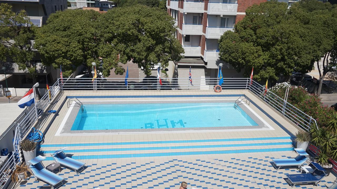 Hotel Blue Marine Lignano Sabbiadoro Exterior foto