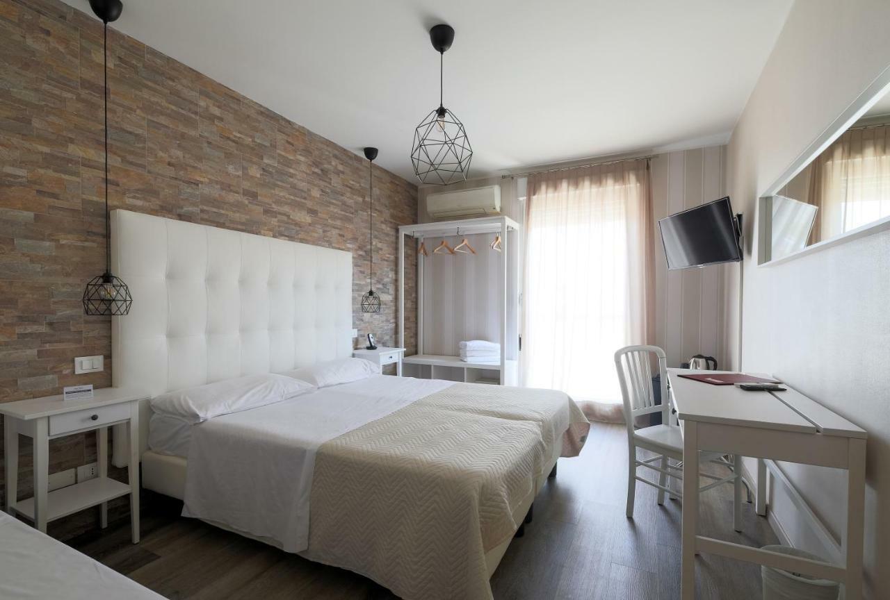Hotel Blue Marine Lignano Sabbiadoro Exterior foto